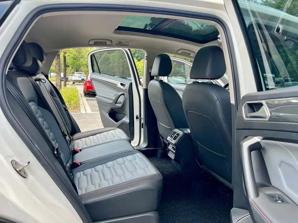Volkswagen Tiguan X — миниатюра 11