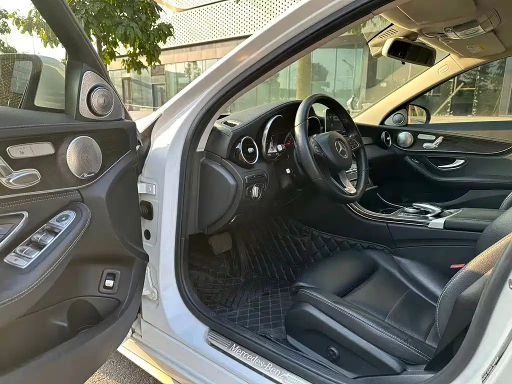Mercedes-Benz C-Class — миниатюра 6