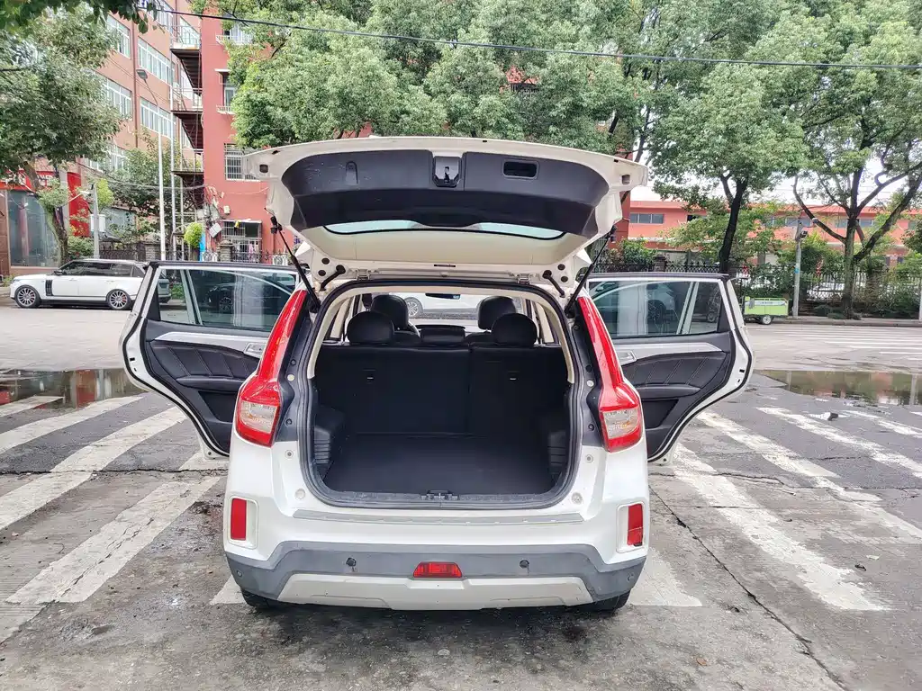 Geely Vision X6 — миниатюра 10