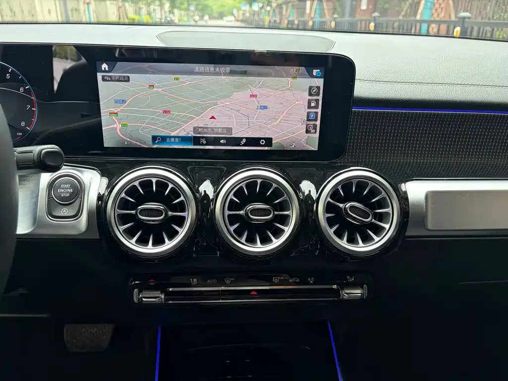 Mercedes-Benz GLB — миниатюра 12