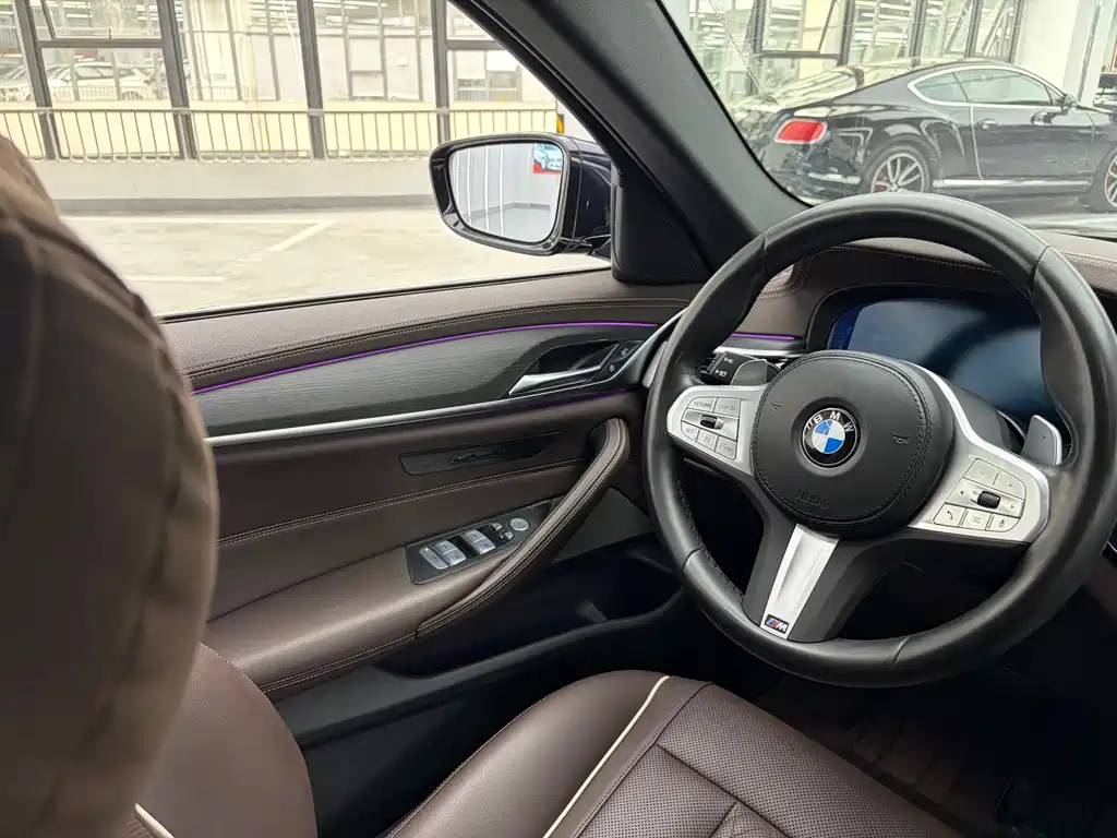 BMW 5 Series — миниатюра 9