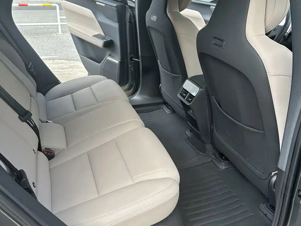 Volvo XC70 PHEV — миниатюра 12