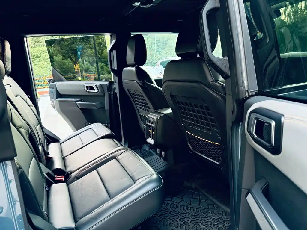 Ford Bronco — миниатюра 18