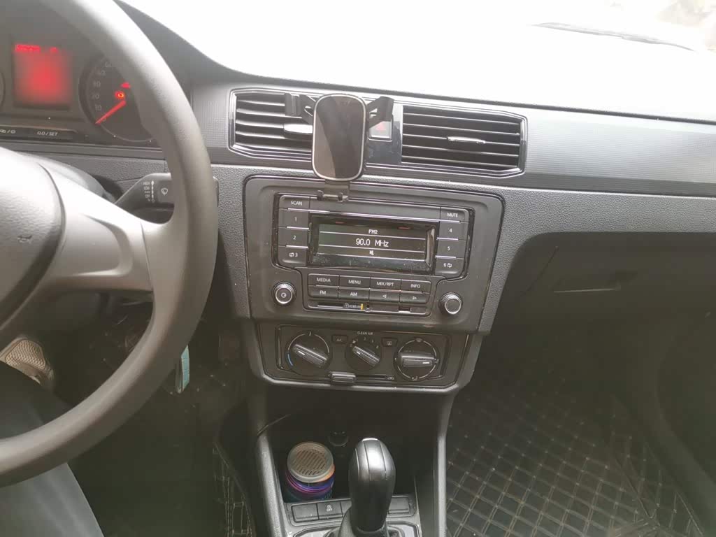 Volkswagen Santana 1.5 л 2022 г. Белый, пробег 22300 км