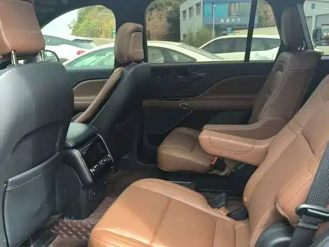 Lincoln Aviator — миниатюра 6