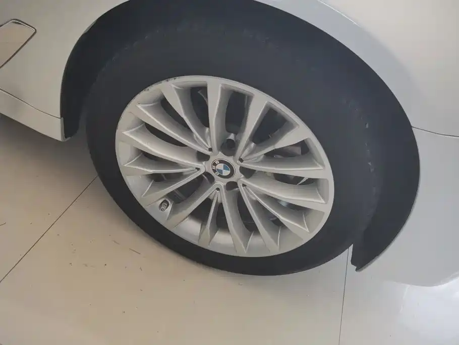 BMW 5 Series — миниатюра 6