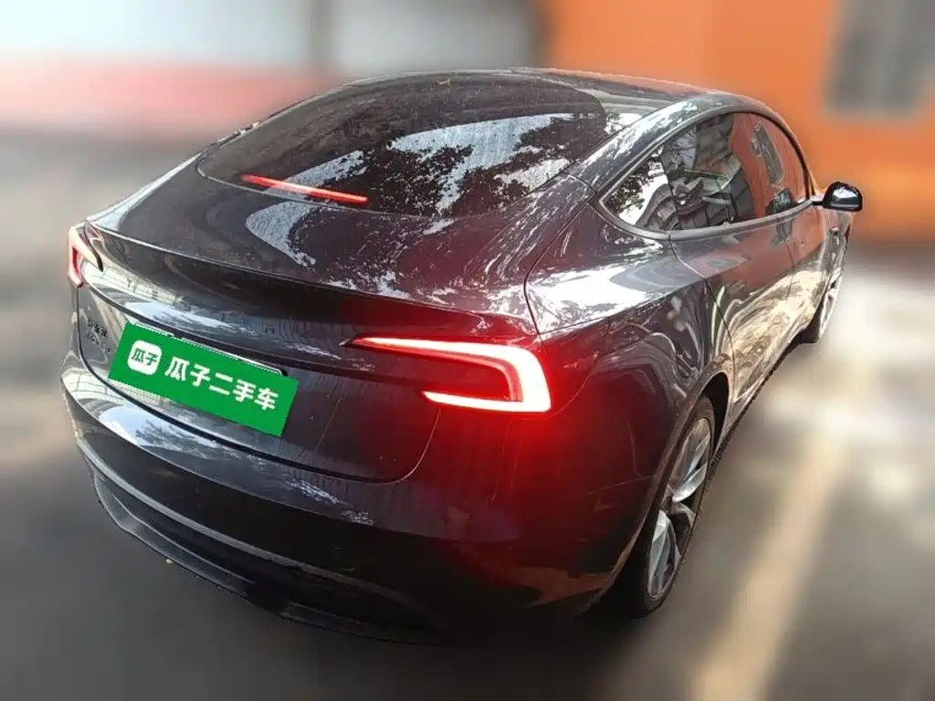 Tesla Model 3 — миниатюра 6