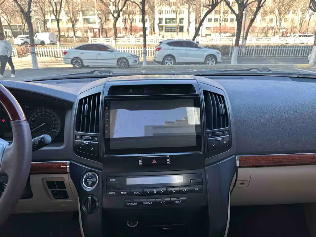 Toyota Land Cruiser 2014 4.0L AT