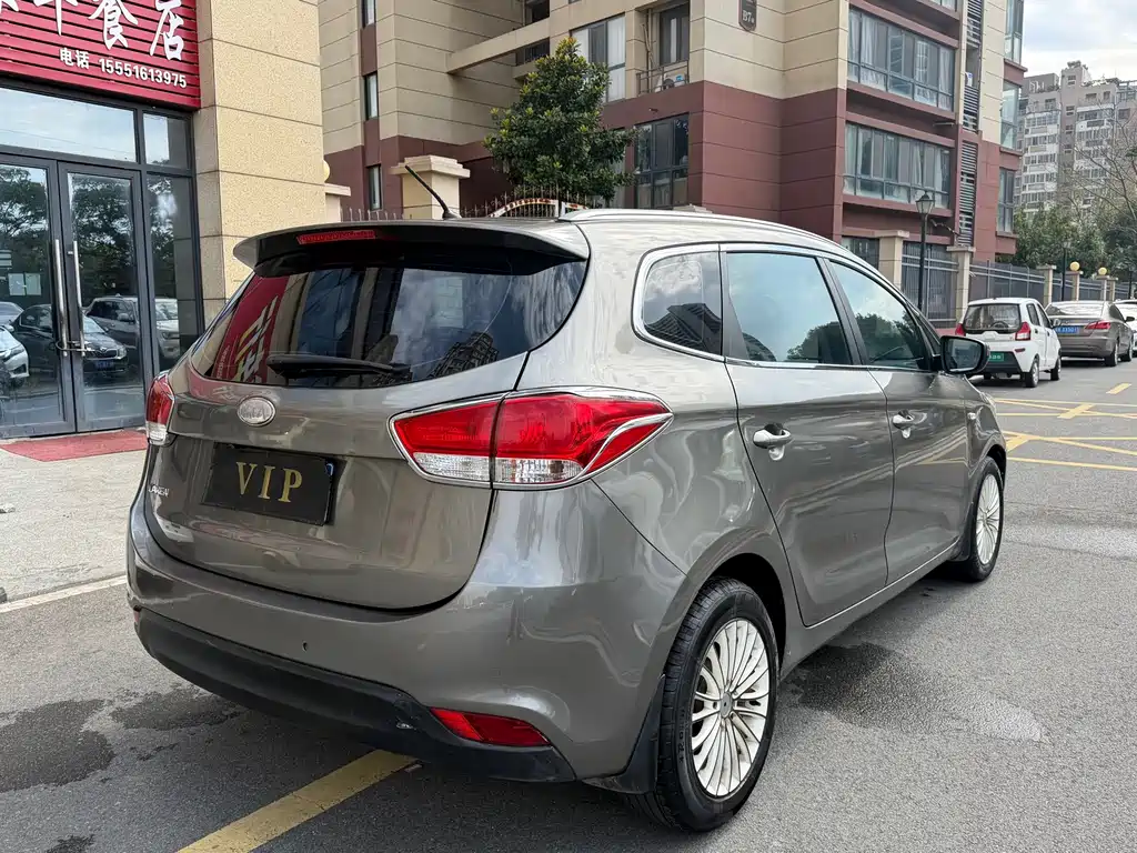 Kia Carens — миниатюра 4
