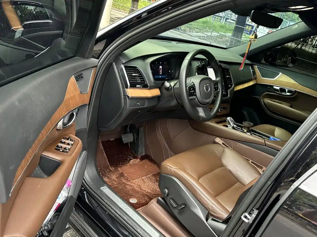 Volvo XC90 — миниатюра 4