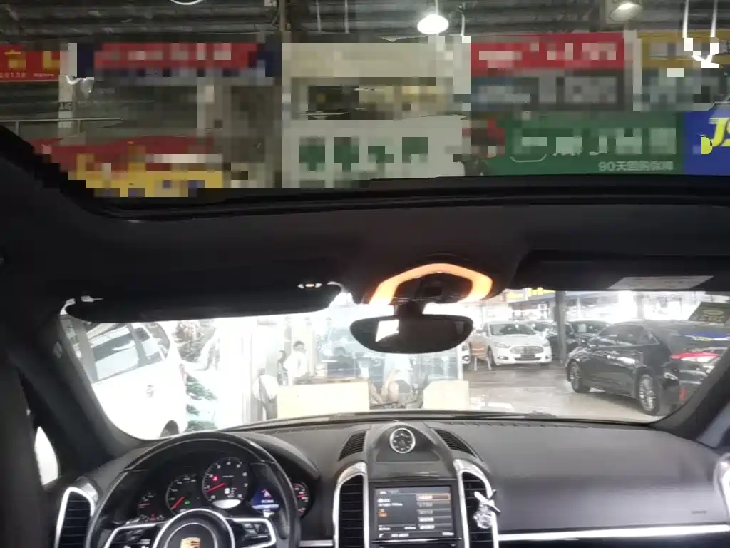 Porsche Cayenne — миниатюра 18