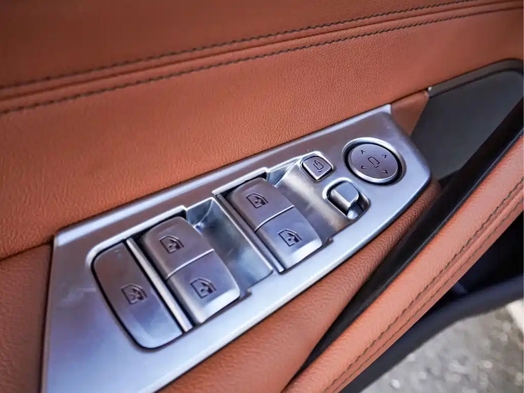 BMW 5 Series (Import) — миниатюра 27