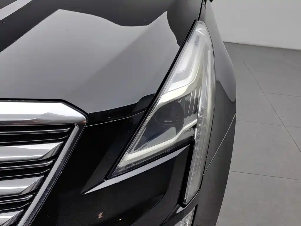 Cadillac XT5 — миниатюра 7