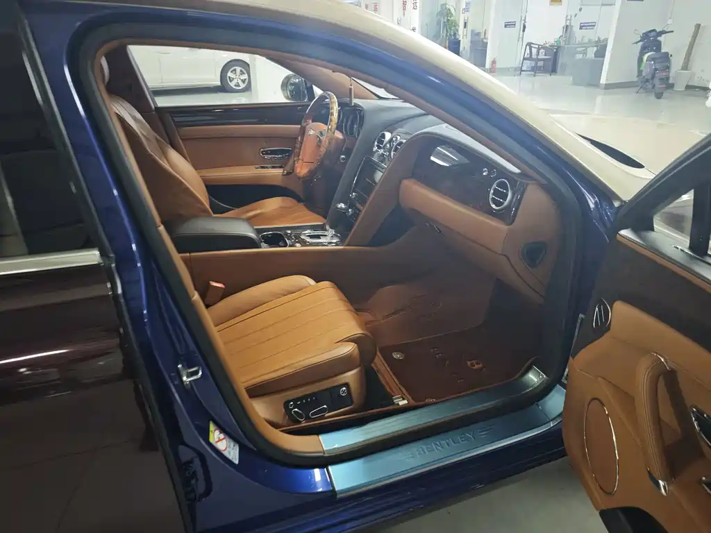 Bentley Flying Spur — миниатюра 3