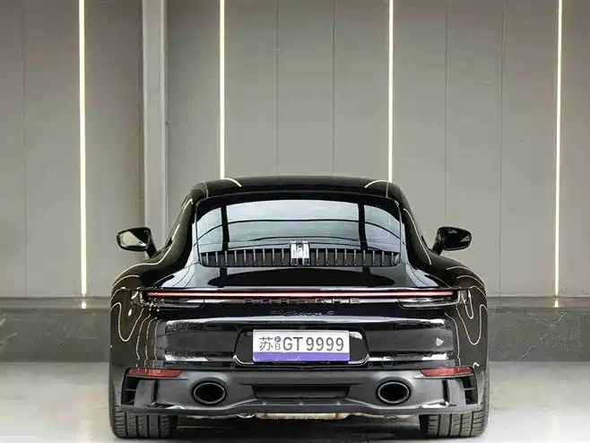 PORSCHE 911
