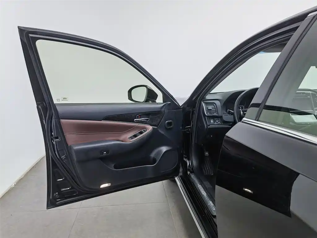 Toyota Crown 2018 2.0T Sport
