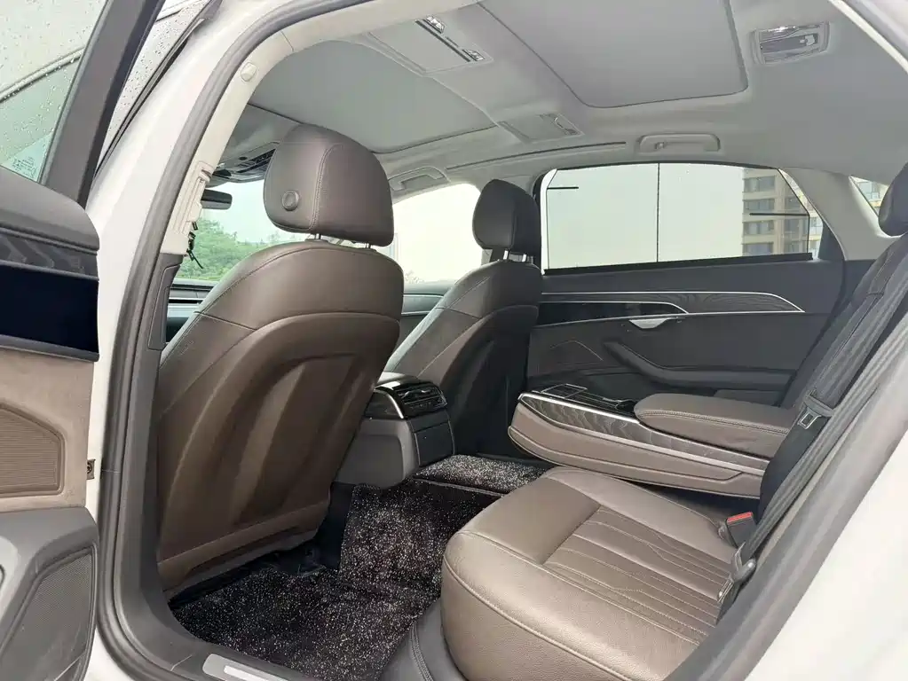 Audi A8 — миниатюра 6