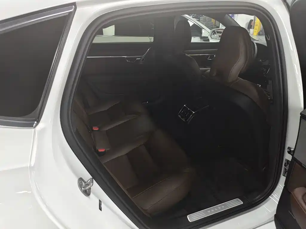 Volvo S90 — миниатюра 6