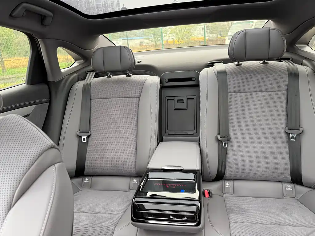 VOYAH LANTU CHASING LIGHT