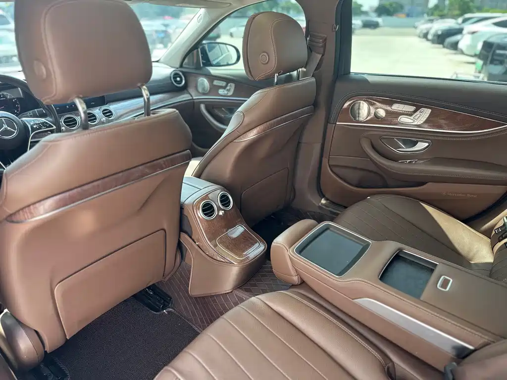 Mercedes-Benz E-Class — миниатюра 10