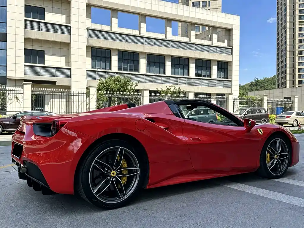 Ferrari 488 — миниатюра 4