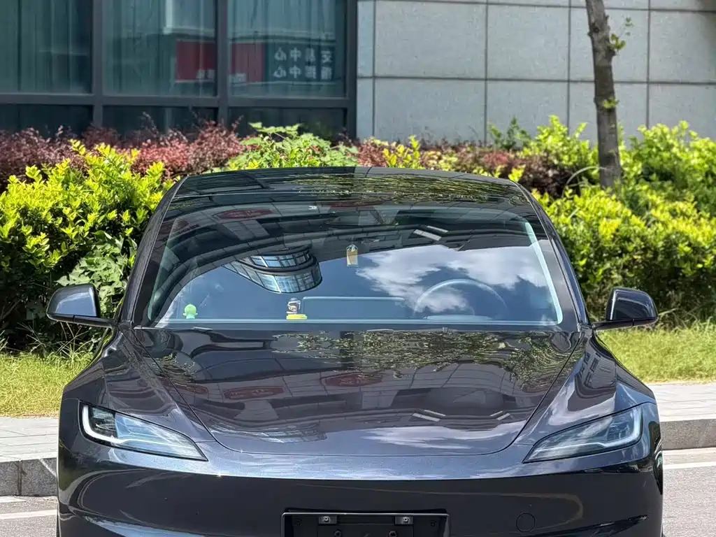 Tesla Model 3 — миниатюра 2