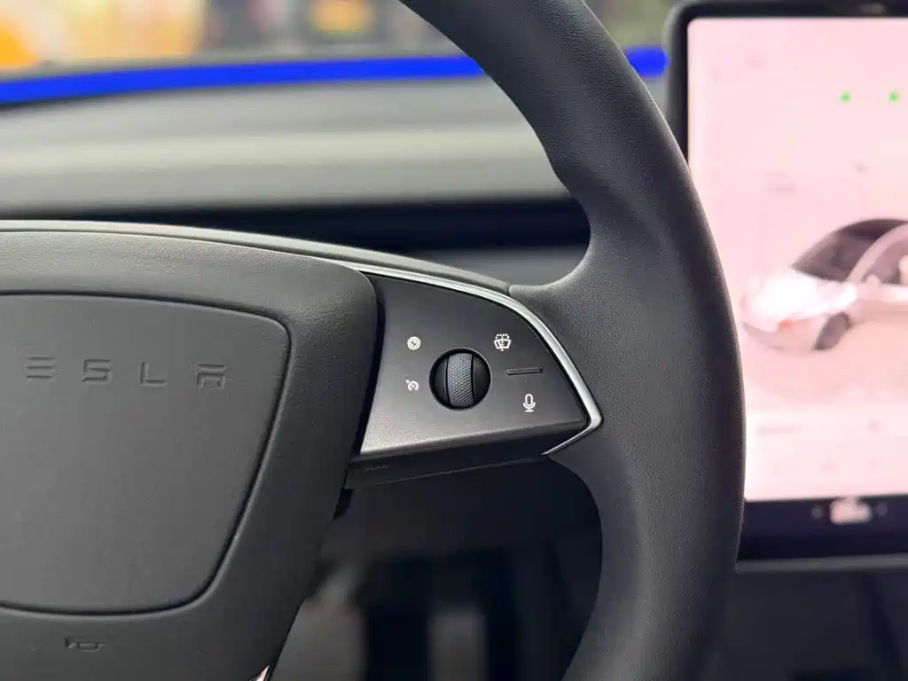 Tesla Model 3 — миниатюра 12