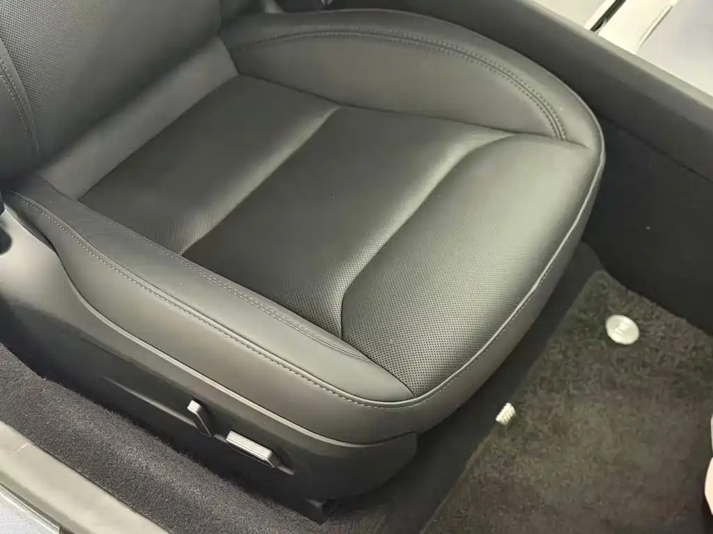 Tesla Model 3 — миниатюра 15