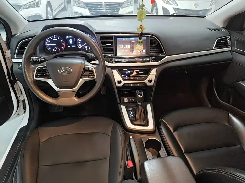 Hyundai Elantra — миниатюра 13