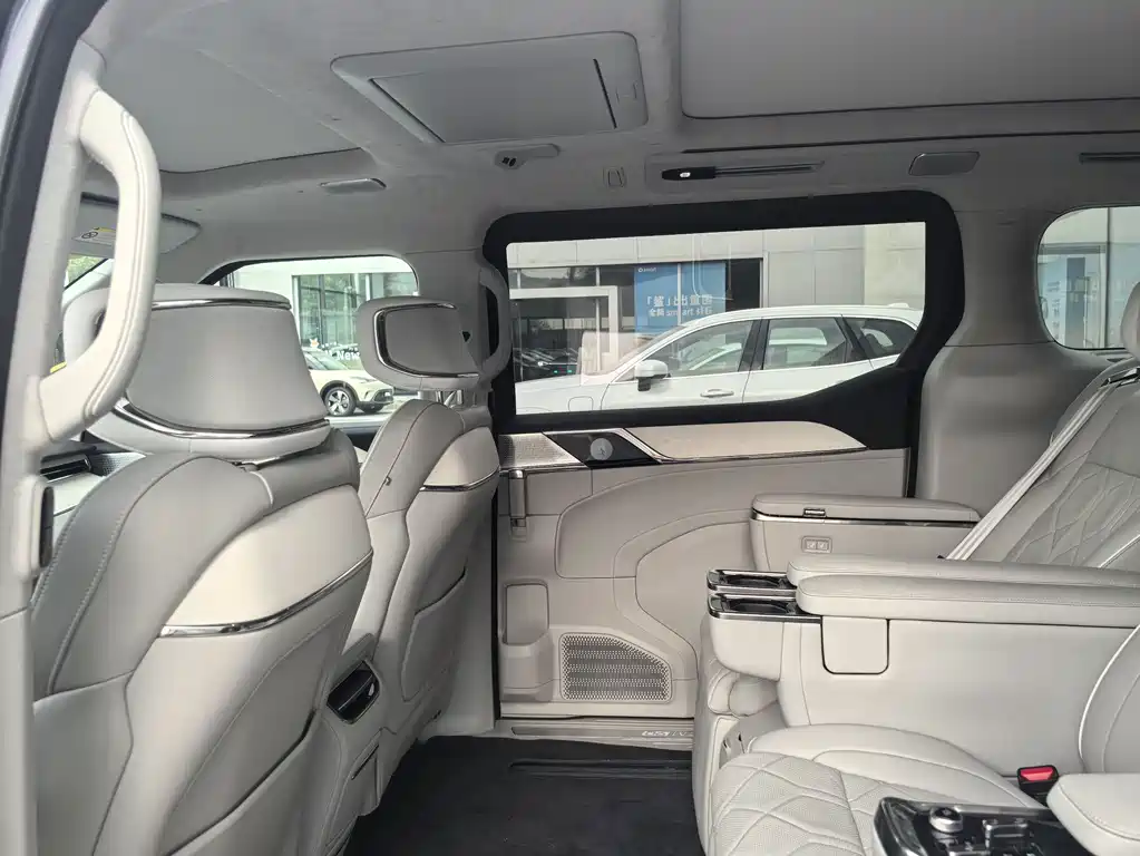 Volvo EM90 — миниатюра 12