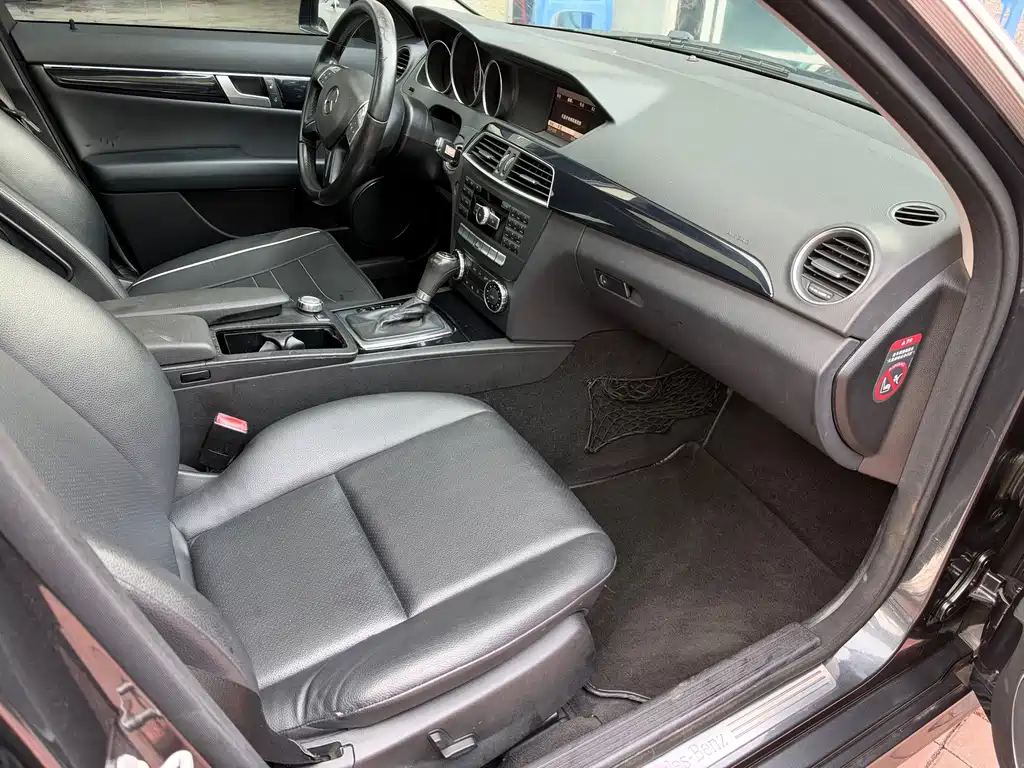 Mercedes-Benz C-Class — миниатюра 8