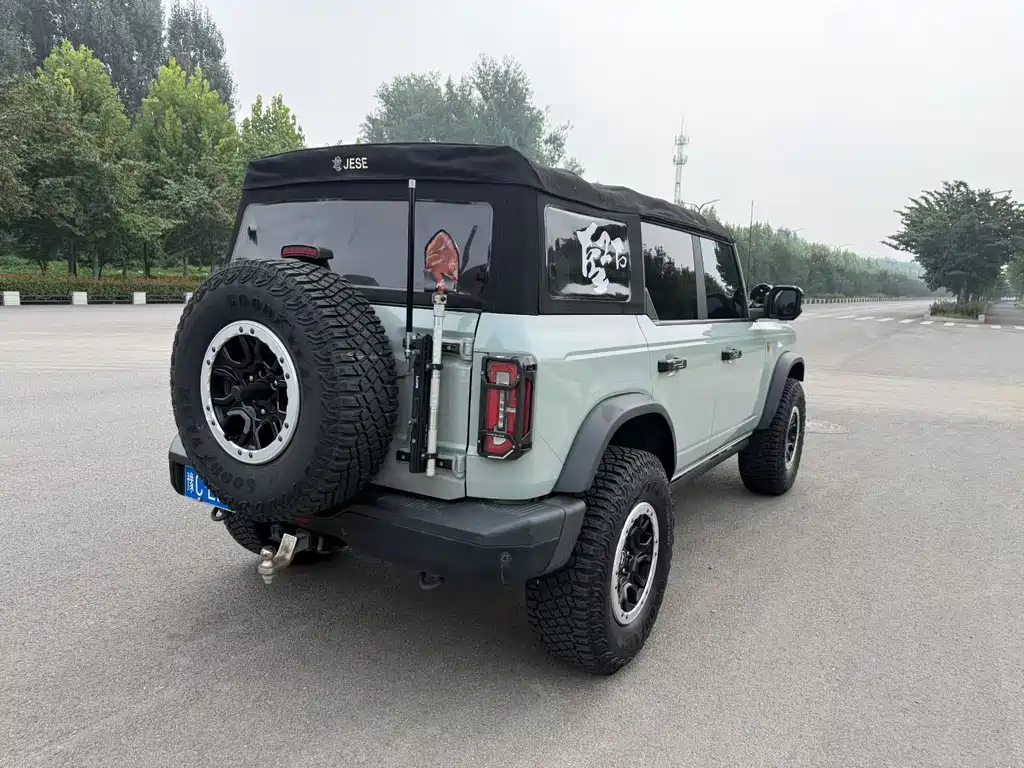 Ford Bronco — миниатюра 9
