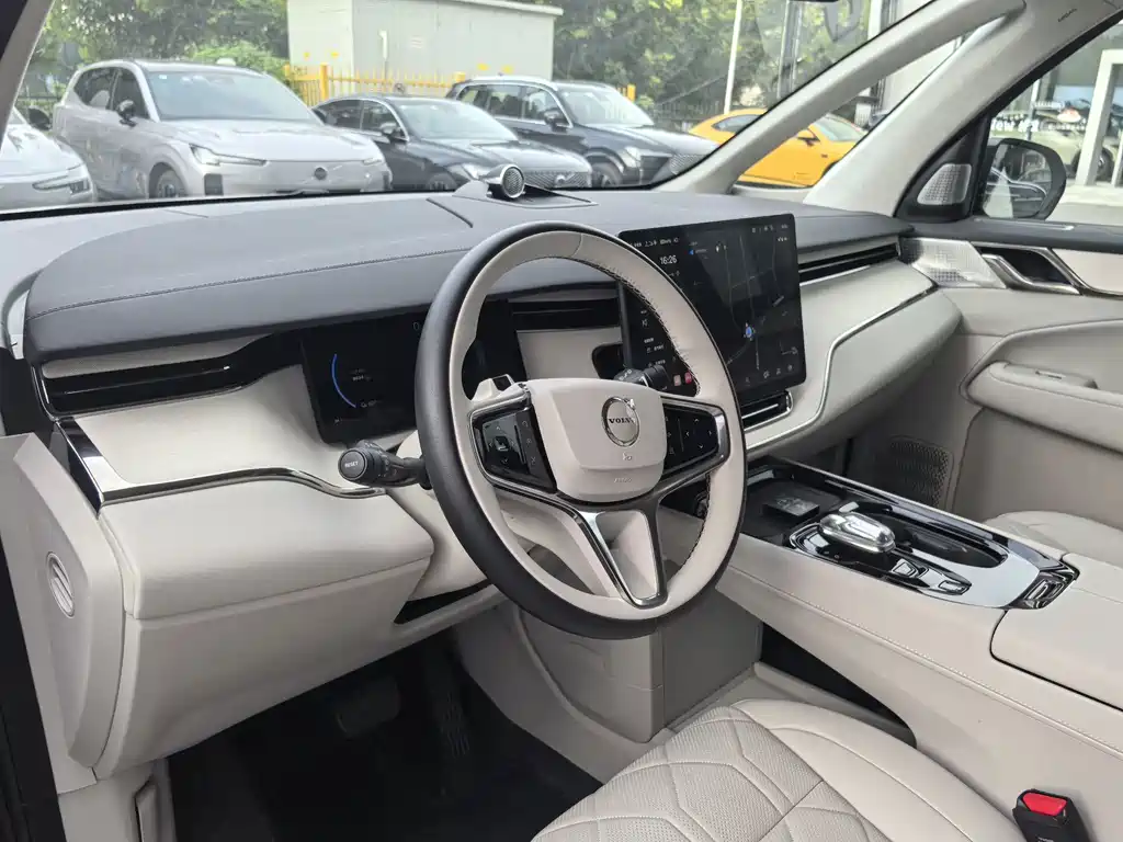 Volvo EM90 — миниатюра 8