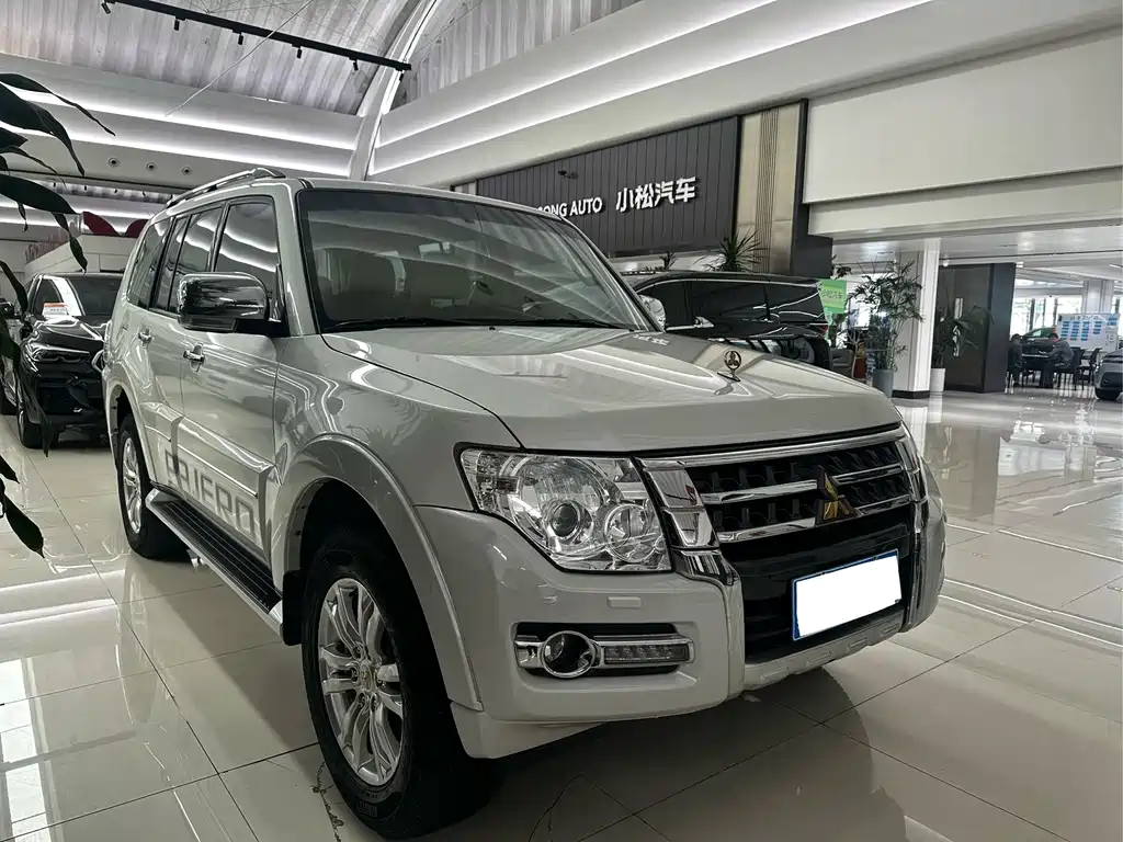 Mitsubishi Pajero (Import) — миниатюра 3