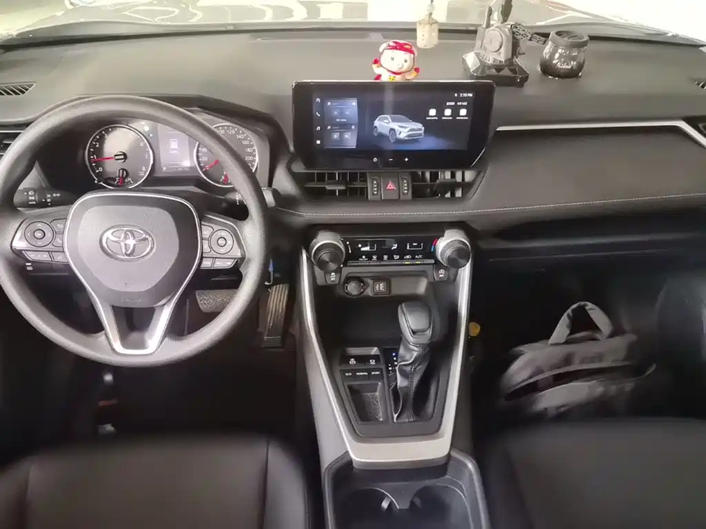 Toyota RAV4 — миниатюра 10