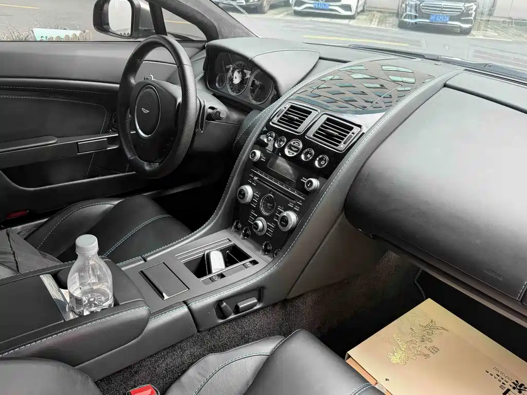 Aston Martin V8 Vantage — миниатюра 4