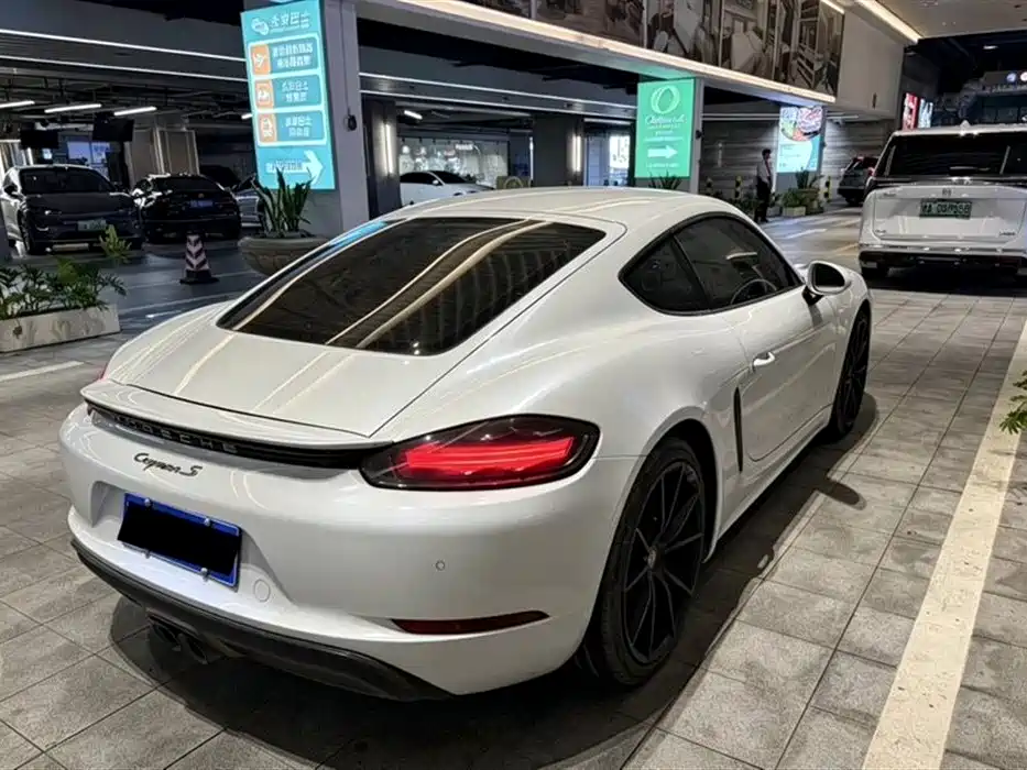 Porsche 718 2018 Cayman 2.0T