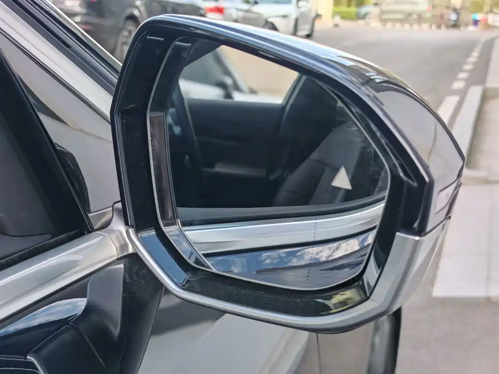 BMW 5 Series — миниатюра 11