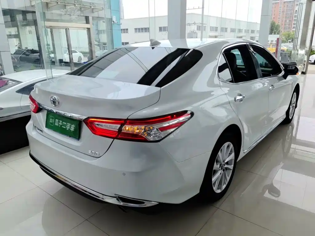 Toyota Camry — миниатюра 7
