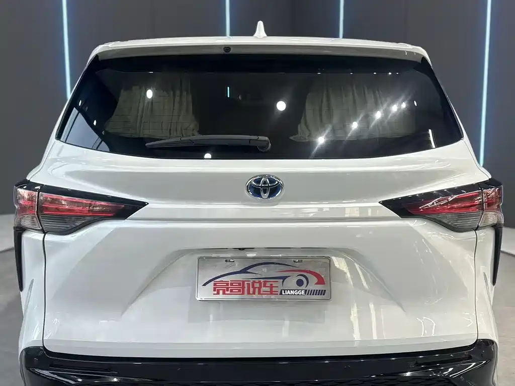 TOYOTA SIENNA