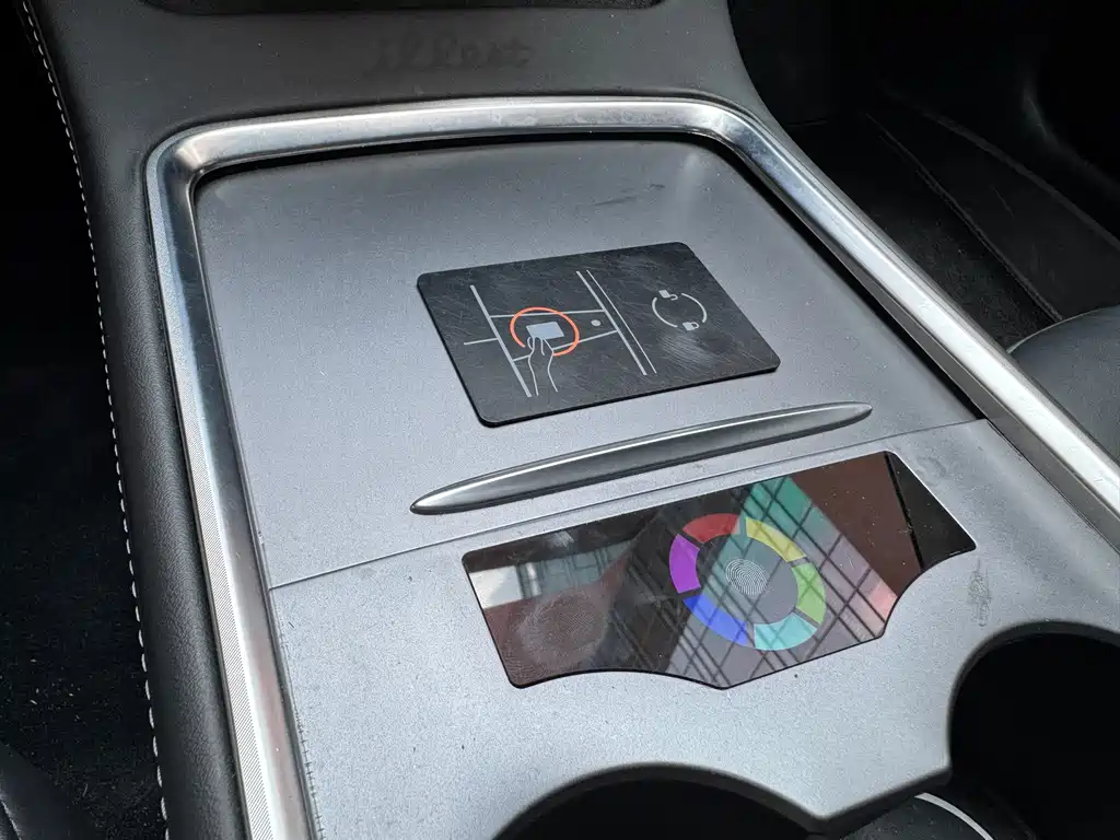 Tesla Model 3 — миниатюра 5