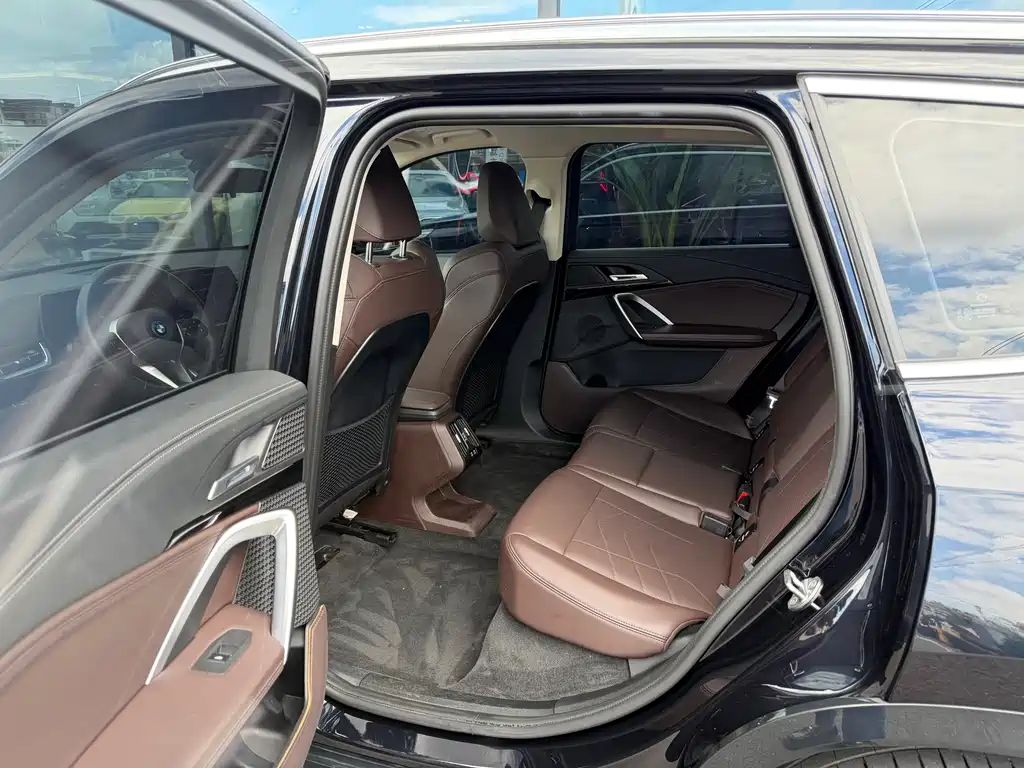 BMW iX1 — миниатюра 6