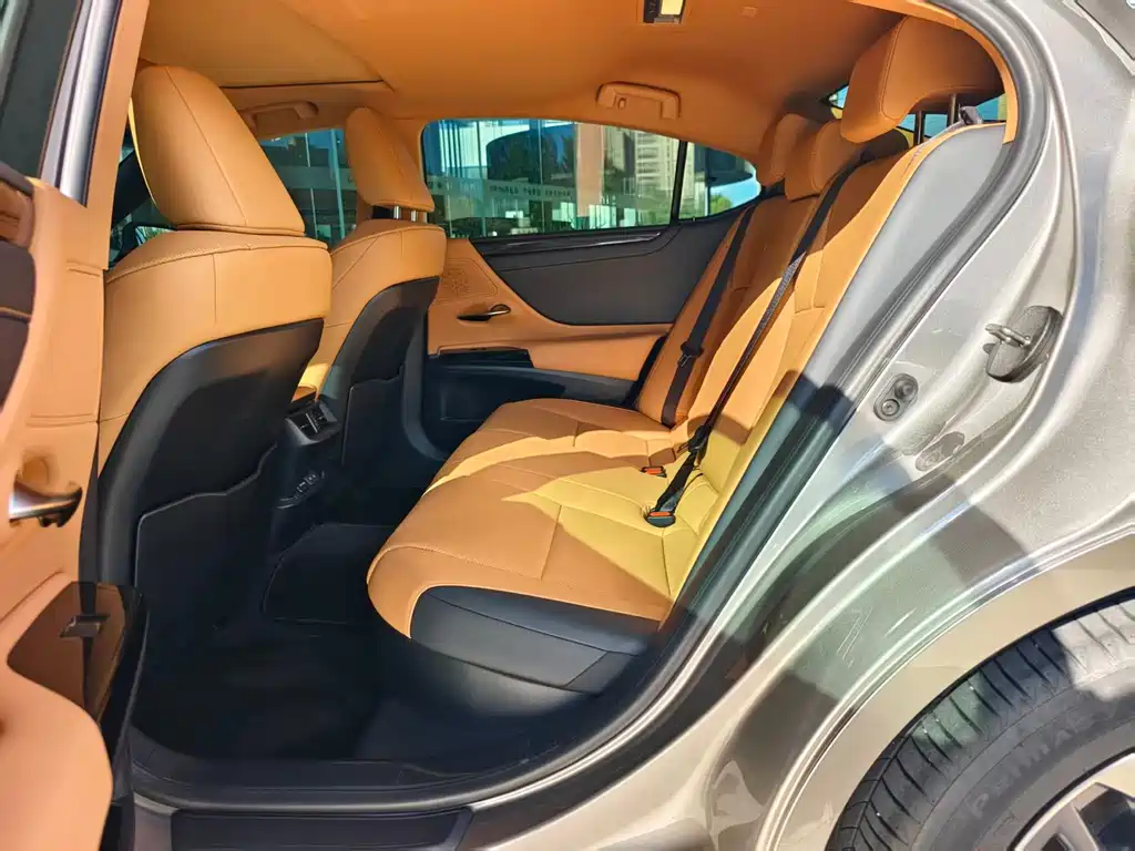 Lexus ES — миниатюра 7