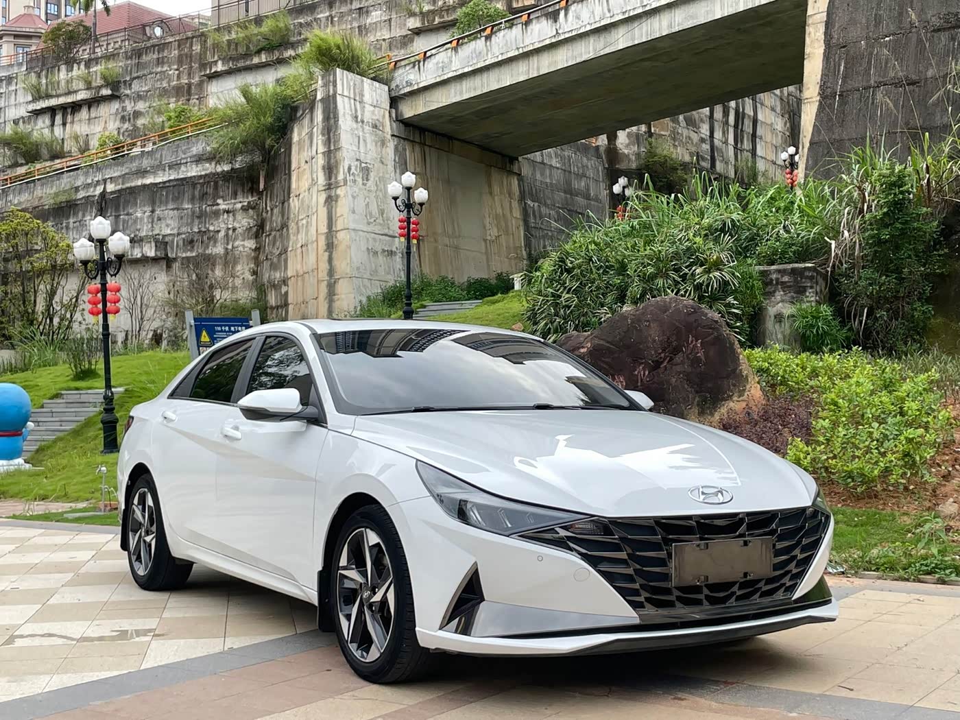 Hyundai Elantra 1.5 л 2022 г. Белый, пробег 39000 км