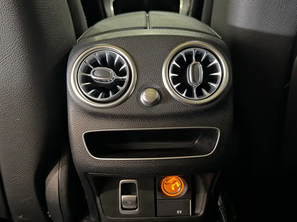 Mercedes-Benz C-Class — миниатюра 9
