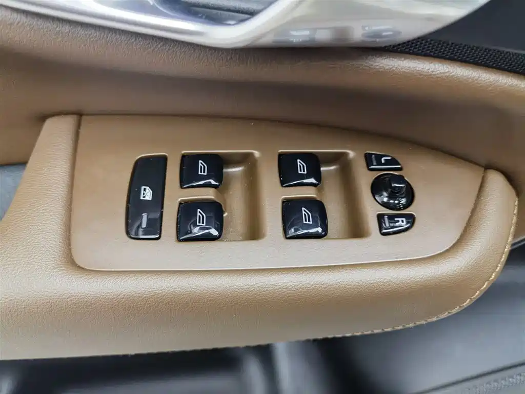 Volvo XC90 2023 B6 Luxury 7 мест