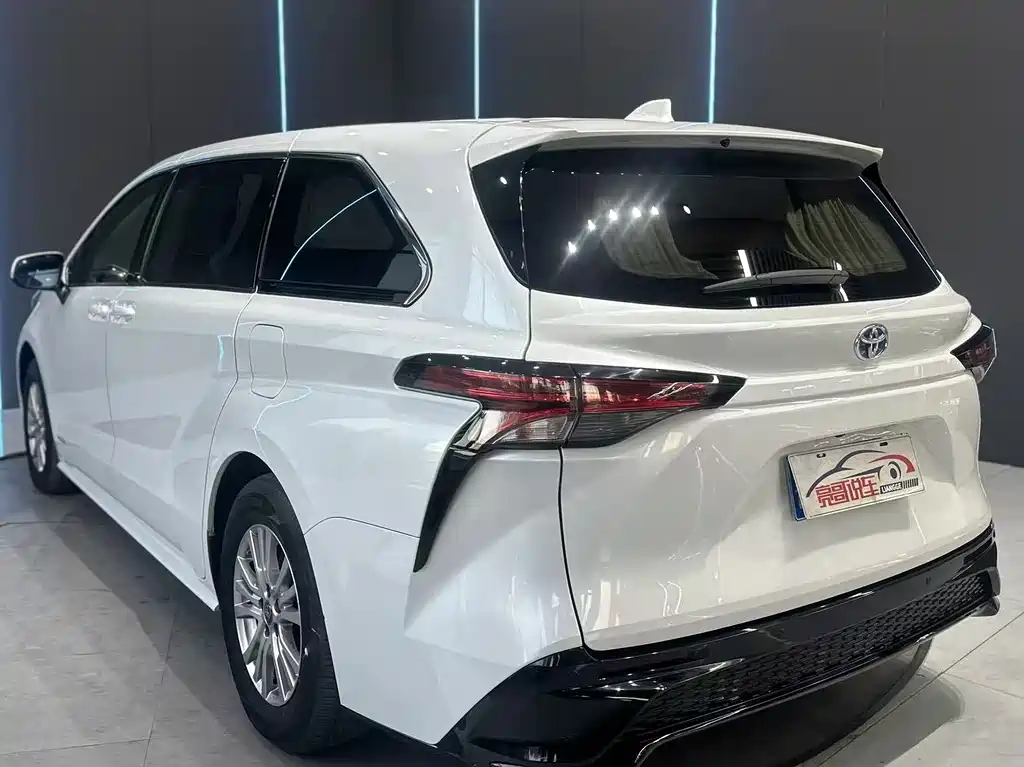 TOYOTA SIENNA