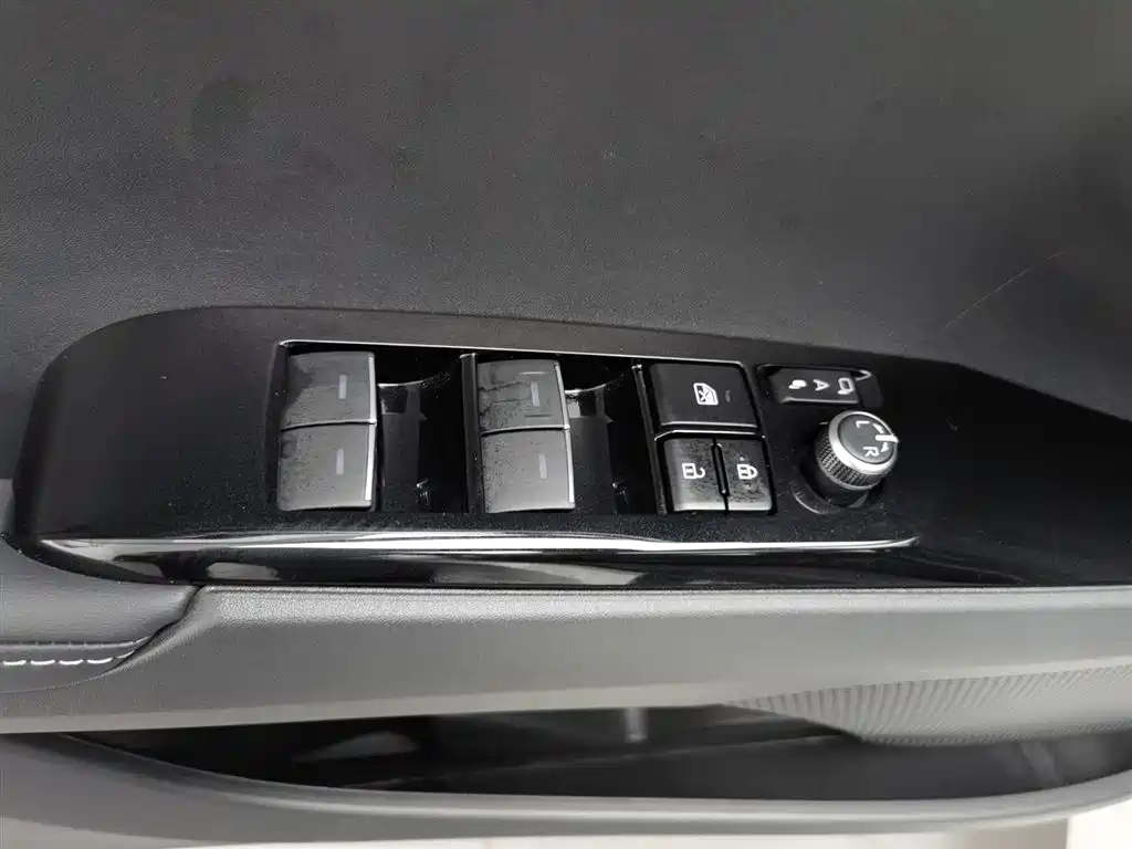 Toyota Camry 2024 2.0GVP Luxury