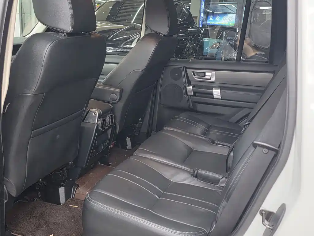 Land Rover Discovery — миниатюра 7
