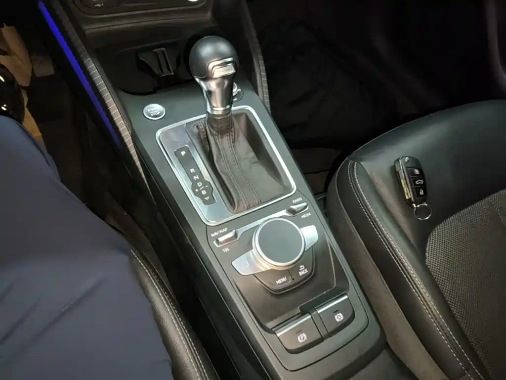 Audi Q2L e-tron — миниатюра 14
